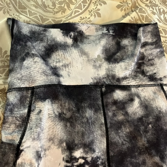 Tek Gear maternity cropped yoga pants, size L, color navy blue and white - Picture 7 of 9